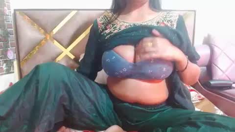 Snapshot of lovefunnitya chatting on February 2025 02:46:02 PM Divya online show from February 2025 02:46:02 PM