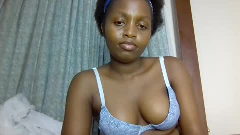 Snapshot of lovelbrownie chatting on October 2025 07:01:01 PM lovelbrownie online show from October 2025 07:01:01 PM