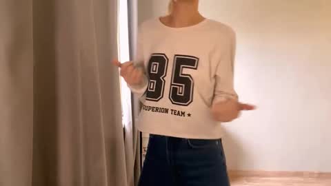 Ella online show from December 2025 07:05:01 AM