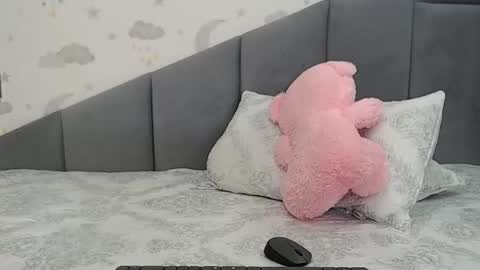 lovellykitty online show from April 2026 06:14:01 AM