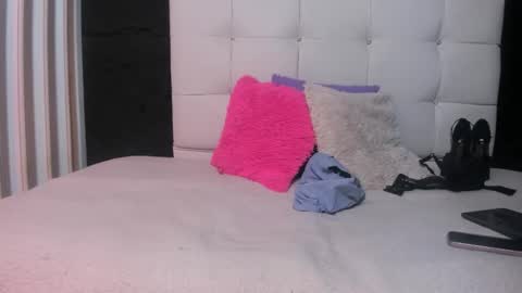 Chloe online show from November 2025 01:21:02 PM