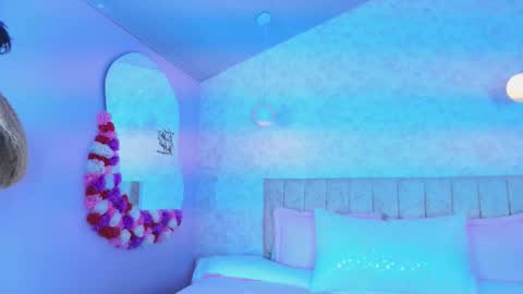 lovely_julls online show from February 2026 03:10:01 PM