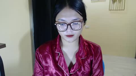 Lovely Laura online show from March 2025 04:44:02 PM