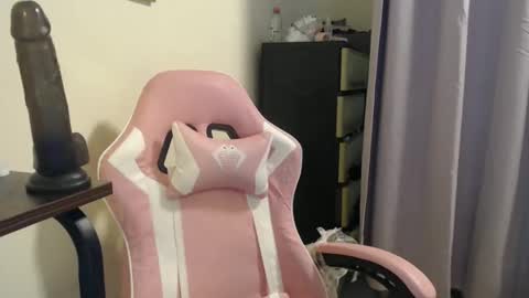 Lovely Laura online show from October 2025 07:24:02 PM