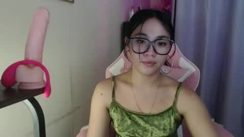lovely_leah23 online show from November 2025 09:58:01 PM
