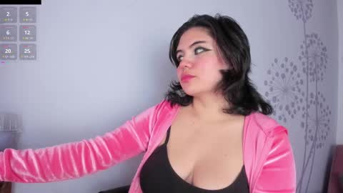 Snapshot of lovely_paris_01 chatting on February 2025 06:31:01 AM Paris Rose online show from February 2025 06:31:01 AM