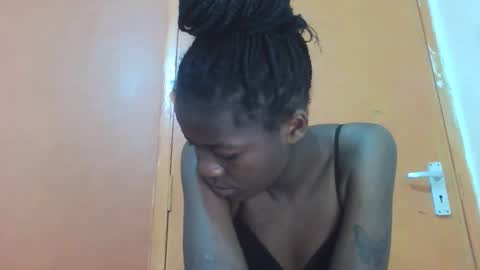 Snapshot of lovely_yvonne chatting on October 2025 08:55:01 AM Lovely yvonne online show from October 2025 08:55:01 AM