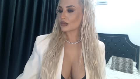 Snapshot of lovelyblondyxxx chatting on December 2024 11:03:02 PM PrAllinXXXa online show from December 2024 11:03:02 PM