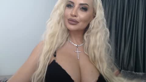 Snapshot of lovelyblondyxxx chatting on January 2025 02:29:01 AM PrAllinXXXa online show from January 2025 02:29:01 AM
