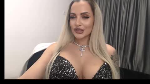 Snapshot of lovelyblondyxxx chatting on February 2025 02:18:01 AM PrAllinXXXa online show from February 2025 02:18:01 AM