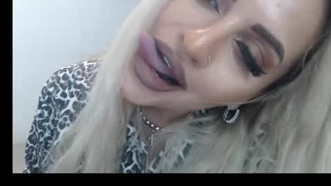 Snapshot of lovelyblondyxxx chatting on February 2025 02:05:02 AM PrAllinXXXa online show from February 2025 02:05:02 AM