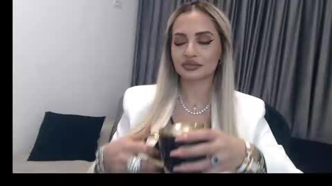 Snapshot of lovelyblondyxxx chatting on February 2025 11:19:02 PM PrAllinXXXa online show from February 2025 11:19:02 PM