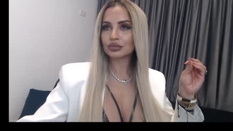 Snapshot of lovelyblondyxxx chatting on February 2025 02:33:02 AM PrAllinXXXa online show from February 2025 02:33:02 AM