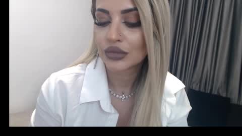 Snapshot of lovelyblondyxxx chatting on February 2025 01:44:02 AM PrAllinXXXa online show from February 2025 01:44:02 AM