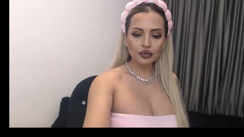 Snapshot of lovelyblondyxxx chatting on February 2025 11:03:01 PM PrAllinXXXa online show from February 2025 11:03:01 PM