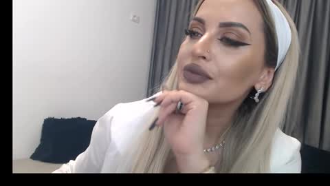 Snapshot of lovelyblondyxxx chatting on February 2025 02:14:01 AM PrAllinXXXa online show from February 2025 02:14:01 AM