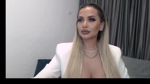 Snapshot of lovelyblondyxxx chatting on March 2025 12:37:02 AM PrAllinXXXa online show from March 2025 12:37:02 AM