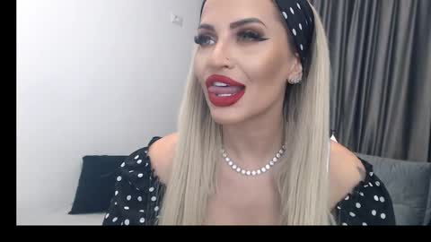 Snapshot of lovelyblondyxxx chatting on March 2025 09:27:02 PM PrAllinXXXa online show from March 2025 09:27:02 PM