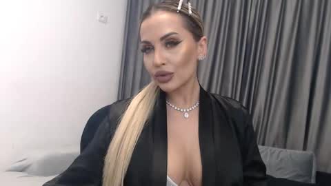 Snapshot of lovelyblondyxxx chatting on March 2025 11:49:02 PM PrAllinXXXa online show from March 2025 11:49:02 PM