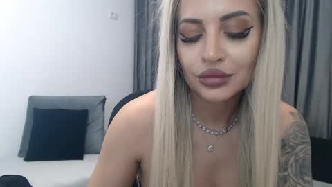 Snapshot of lovelyblondyxxx chatting on March 2025 01:16:01 AM PrAllinXXXa online show from March 2025 01:16:01 AM