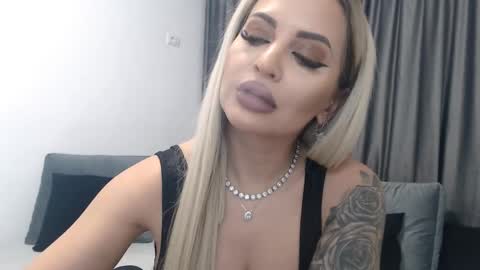 Snapshot of lovelyblondyxxx chatting on March 2025 10:42:01 PM PrAllinXXXa online show from March 2025 10:42:01 PM