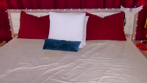 Snapshot of lovelycaroline_ chatting on March 2025 04:24:02 AM Caroline online show from March 2025 04:24:02 AM