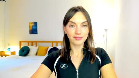 Mia online show from December 2024 07:03:01 AM