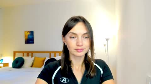 Mia online show from December 2024 10:07:01 AM