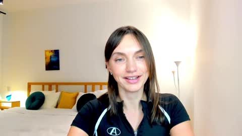 Mia online show from December 2024 01:13:02 PM