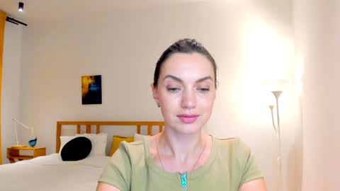 Mia online show from December 2024 01:44:02 PM