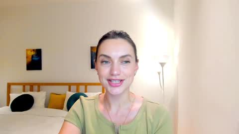Mia online show from December 2024 04:49:02 PM