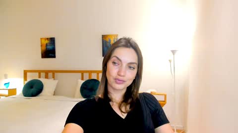 Mia online show from December 2024 04:31:01 PM