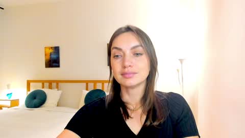 Mia online show from December 2024 07:36:01 PM
