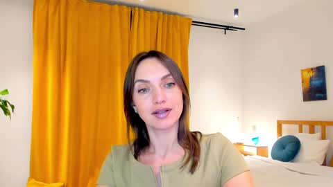 Mia online show from December 2024 07:10:01 PM