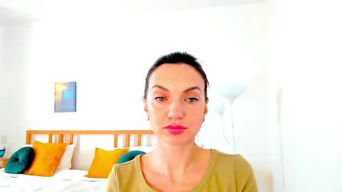 Mia online show from December 2024 09:18:02 AM