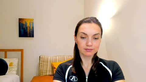 Mia online show from December 2024 05:51:02 PM