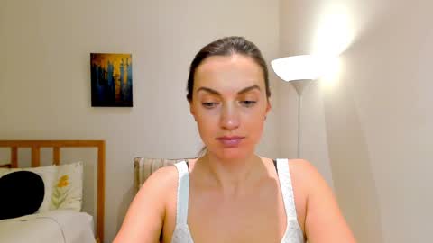 Mia online show from December 2024 01:32:01 PM