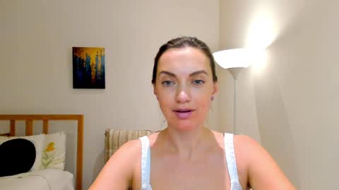 Mia online show from December 2024 04:36:01 PM