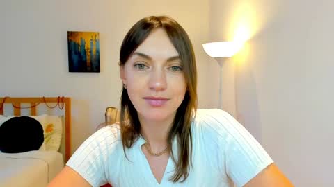 Mia online show from December 2024 12:26:01 PM