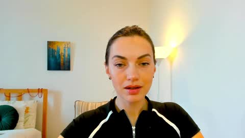 Mia online show from December 2024 08:05:02 AM