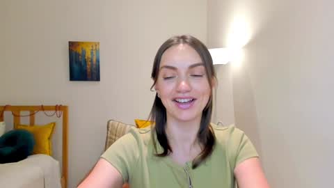 Mia online show from December 2024 05:44:01 PM
