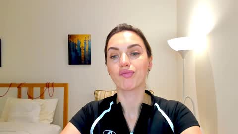 Mia online show from January 2025 01:14:01 PM