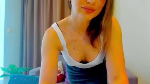 Mia online show from September 2025 02:33:01 AM