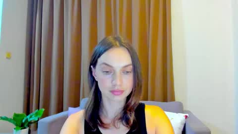 Mia online show from September 2025 11:56:01 AM
