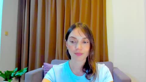 Mia online show from September 2025 01:48:02 PM