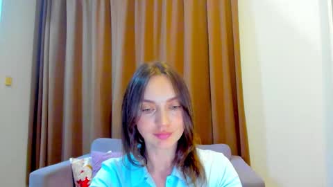 Mia online show from October 2025 11:51:02 AM