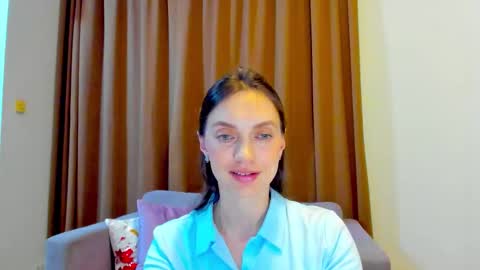 Mia online show from October 2025 10:57:02 AM