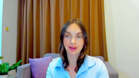 Mia online show from October 2025 10:38:01 AM