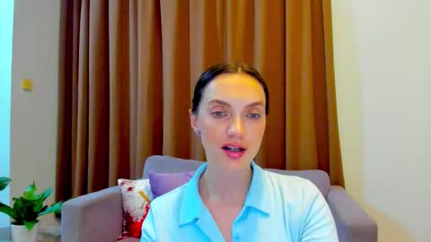 Mia online show from October 2025 11:21:02 AM