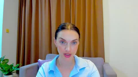 Mia online show from October 2025 11:46:02 AM